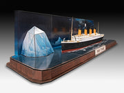 Revell 5599  1/600 Titanic With 3D Puzzle Of Iceberg (8278304227565)