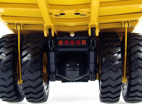 Universal Hobbies UH-8009 1/50 Komatsu HD605