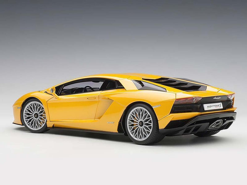 cAUTOArt 79132  1/18 LAMBORGHINI AVENTADOR (GIALLO ORION/PEARL YELLOW) (8531162890477)