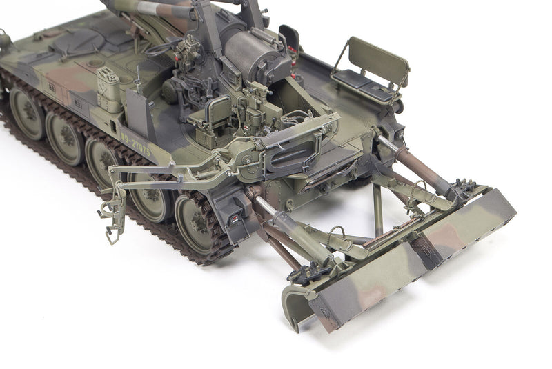AFV Club 35337 1/35 ROCA M110A2 Howitzer M110A2 203mm
