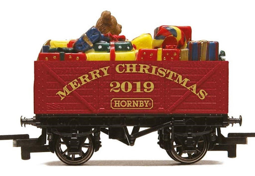 Hornby R6932 2019 Hornby Xmas Plank Wagon (8278157197549)