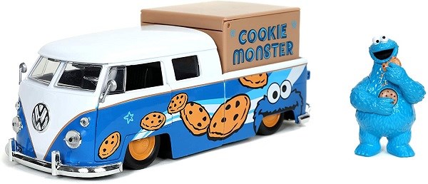 Jada 31751 1/24 1962 Volkswagen Bus w/Cookie Monster Figurine - Sesame Street