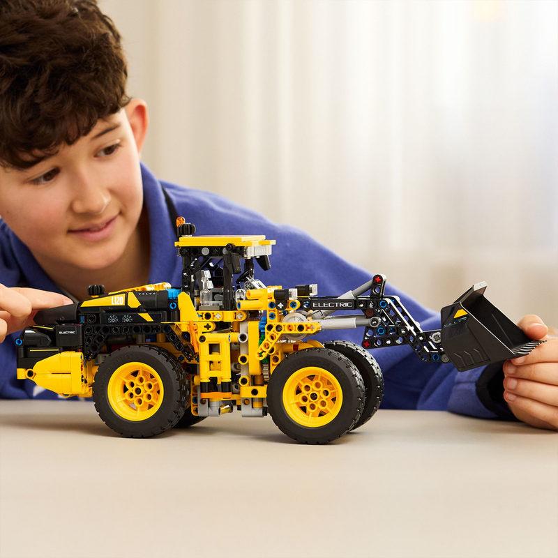 LEGO Technic Volvo L120 Electric Wheel Loader 42209 (9003632525549)