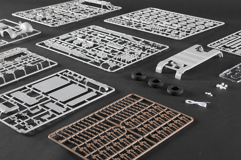 Trumpeter 09575 1/35 Schwerer Zugkraftwagen 18 t Sd.Kfz.9 Artillery Version