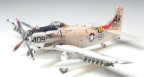 Tamiya 61058 1/48 Skyraider U. S. Navy