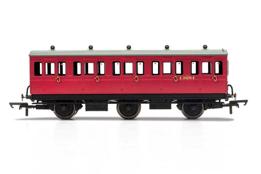 Hornby R40124 BR 6WC 3rd Cl. F/Lghts (7825139663085)